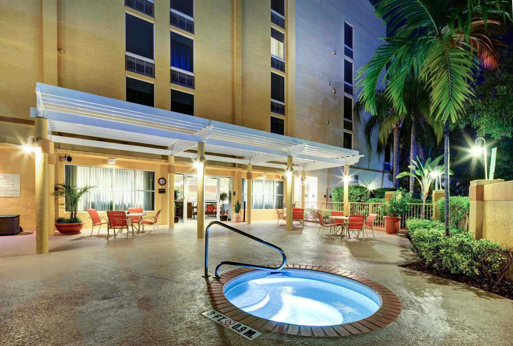 Hampton Inn Pembroke Pines Exterior foto